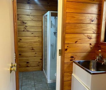 Charming 2BR Howick Haven w/ Garden - Photo 5