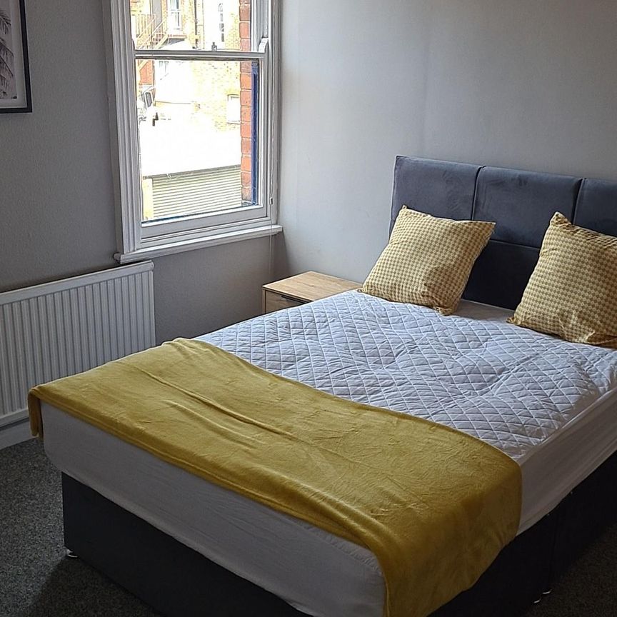 Newtown Street (2 Bed) - Photo 1