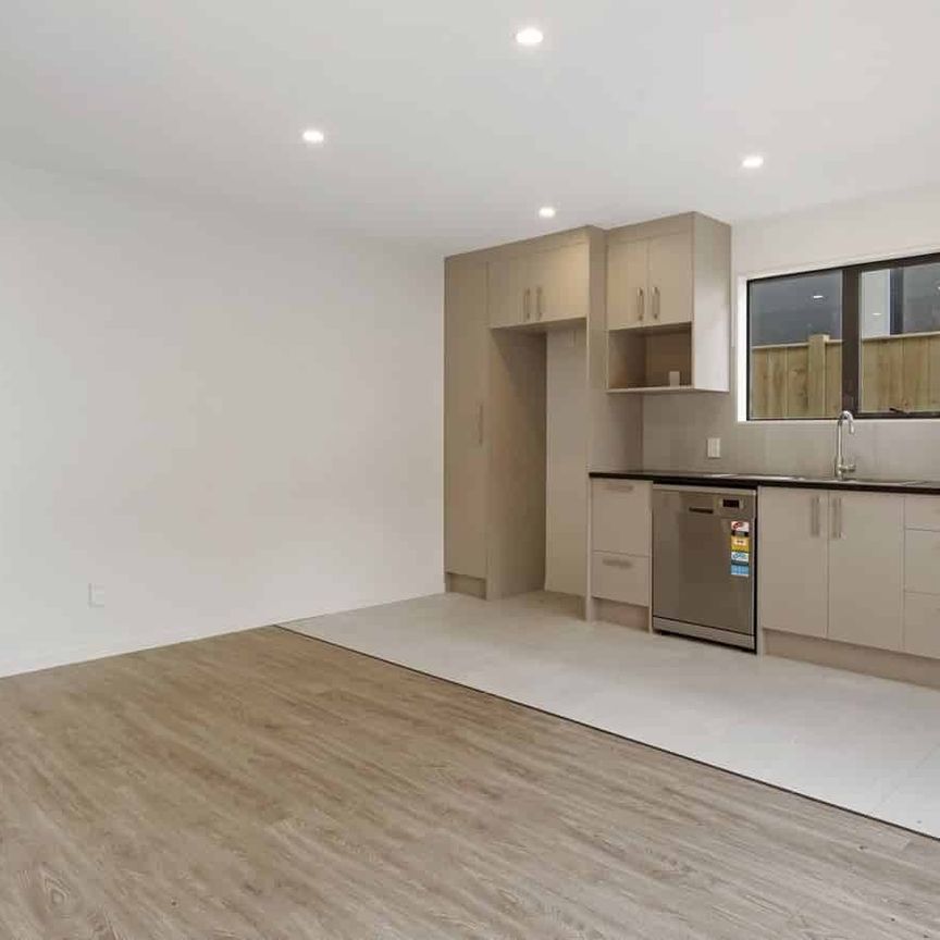 Drury 3 Bedrooms 2 Bathrooms - Photo 1