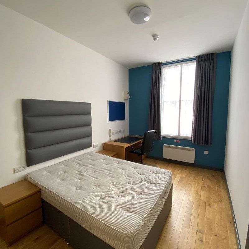6 bed Apartment in Slater Street , Liverpool, L1 4BX - Photo 1