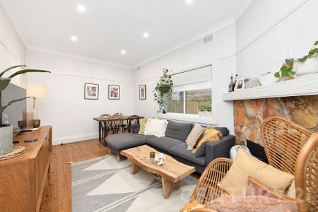 Elegant 2-Bedroom Retreat Minutes from Bronte Beach and Boutique Shops - Photo 2