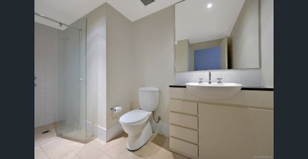 SPACIOUS ONE BED APARTMENT PLUS STUDY - Photo 3