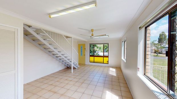 Freshly Updated & Ultra-Convenient Living in Kawana - Photo 1