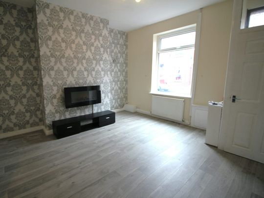 Terraced House to rent on - Photo 1