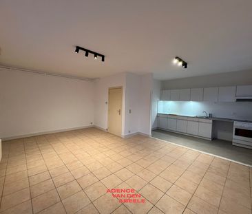 Gelijkvloers appartement met 2 slaapkamers nabij het centrum - Photo 4
