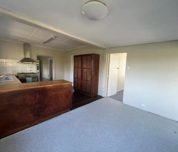 “Perfect Family Home” - Photo 2