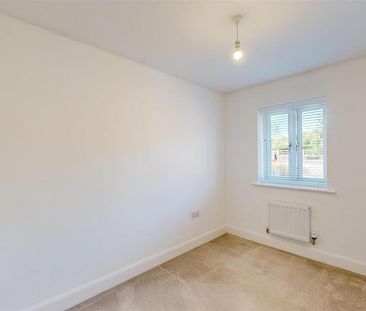 3 bedroom end of terrace house to rent - Photo 3