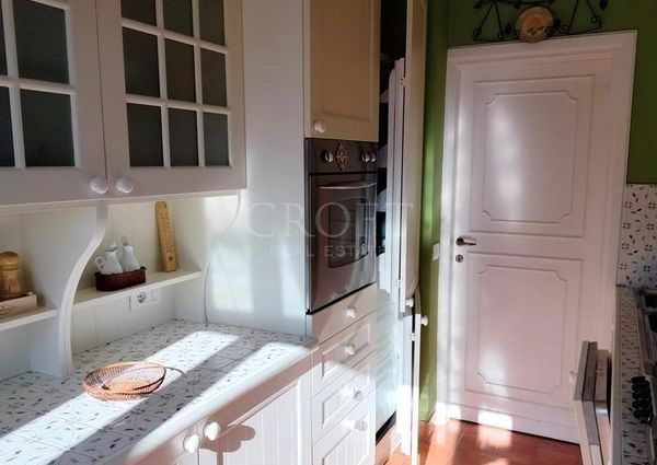 Ardeatina-Divino Amore: Quiet, charming rustic villa, big and well-curated garden, 3 beds, 1 study, 3 baths, living room, kitchen, with terraces , AC and parking space. Ref 2322