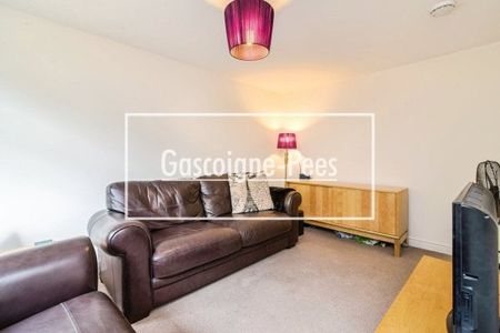 Basingstoke, RG21 - Photo 2