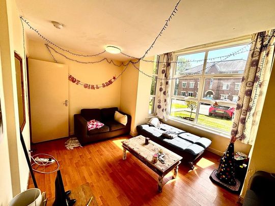 3 bedroom flat to rent - Photo 1