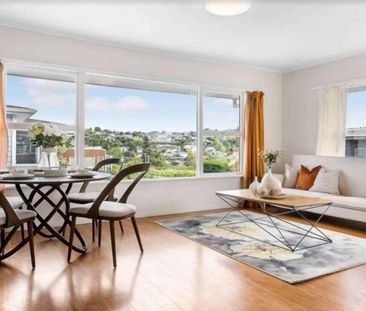 Modern, Light and Location - Photo 4