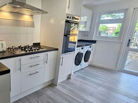 House share to rent on - Photo 4