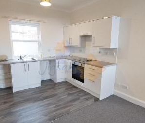 2 bedroom Flat To Let - Photo 3