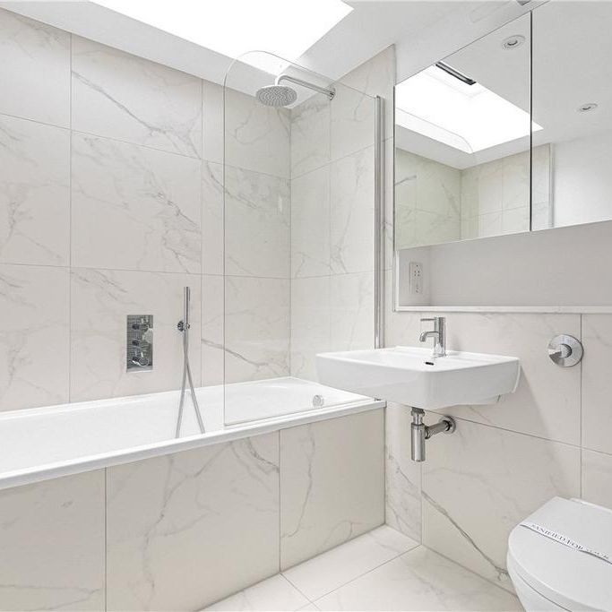 3 bedroom mews to rent - Photo 1