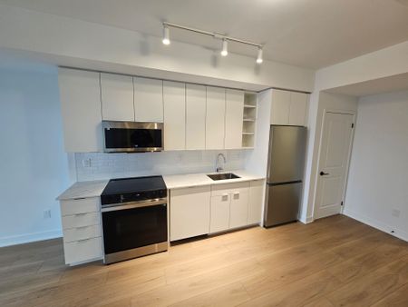 For Lease - 2075 Lakeshore Road Unit# 810, Burlington, Ontario - Photo 2