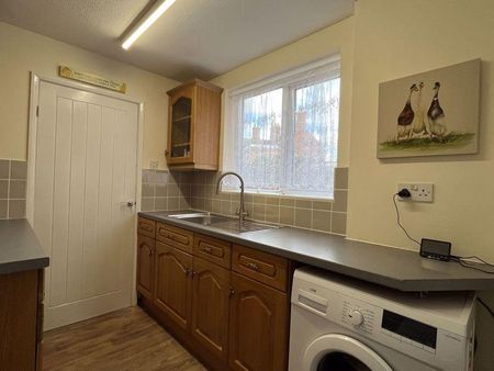 2 bedroom terraced house to rent - Photo 4