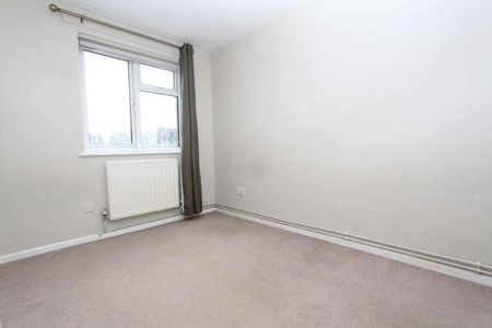 High Road, Benfleet, SS7 - Photo 3