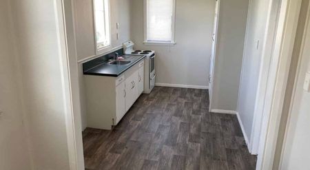 Charming two bedroom home with studio - Photo 5