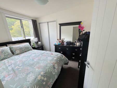 Post quake built apartment with double glazing. - Photo 3