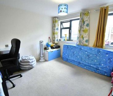 Hitcham Court, Station Approach, Woodside, N12 - Photo 3