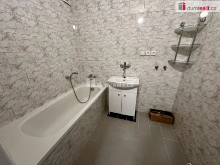 Pronájem prostorného bytu v blízkosti centra města Vizovice - Photo 4