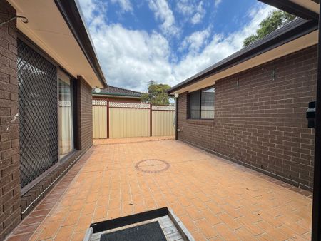 MULTI LIVING FAMILY HOME! - Photo 5