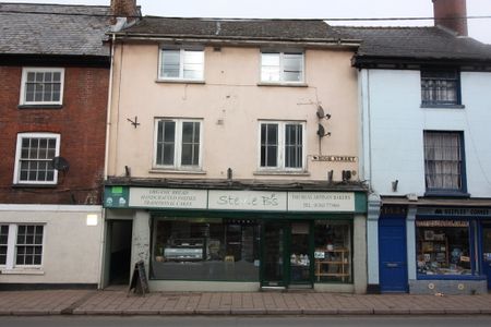 2 bed apartment to rent in High Street, Crediton, EX17 - Photo 4