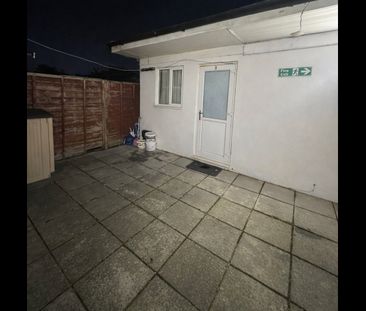 Studio Flat, Middleham Road, N18 - Photo 5