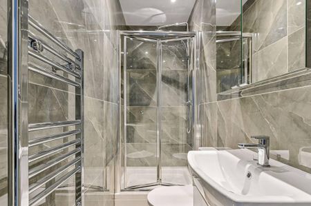 3 bedroom flat to rent - Photo 4