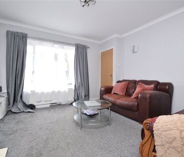 8, Springfield Crescent, Morley, Leeds, West Yorkshire, LS27 9PR - Photo 2