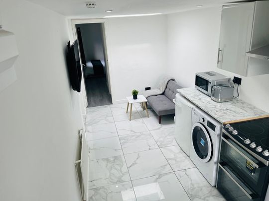 1 Bed Flat, Manchester, M12 - Photo 1