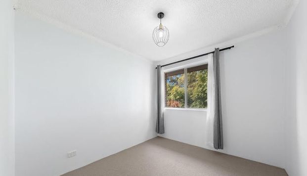 TWO BEDROOM APARTMENT CLOSE TO ALL AMENITIES OF LIVERPOOL! - Photo 1