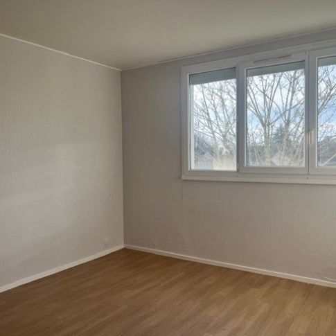 Location Appartement 4 pièces 77 m² La Châtre - Photo 1