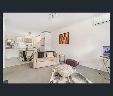 Spacious One Bedroom Unit! - Photo 2