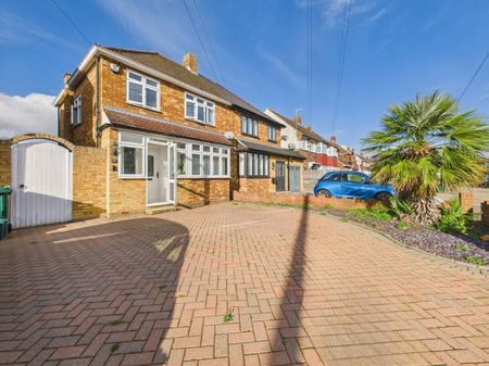 Carew Road, Ashford, Surrey,TW15 - Photo 2