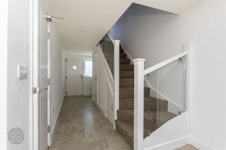 4 bedroom detached house to rent - Photo 2