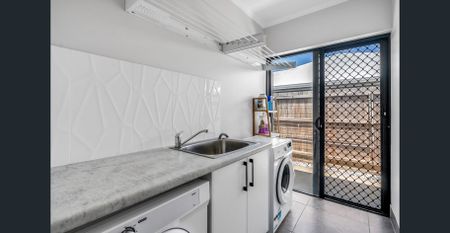 A Home That Lets You Relax, Entertain and Enjoy the Tropics - Photo 2