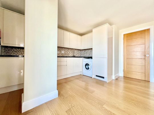 3 Bed Flat, Charter House, IG1 - Photo 1