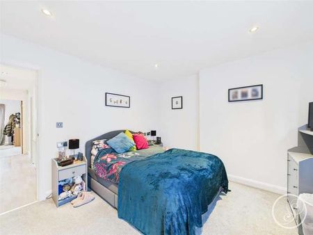 Crescent Gardens, Leeds, LS17 - Photo 3