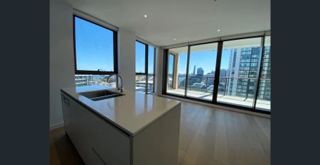 Level 27 with 2 parking spaces - Photo 3