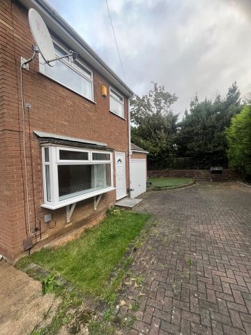 3 Bed Detached House, Middleton Road, LS10 - Photo 3