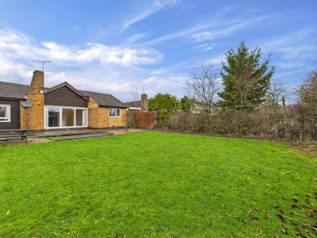 3 bedroom detached bungalow to rent - Photo 3