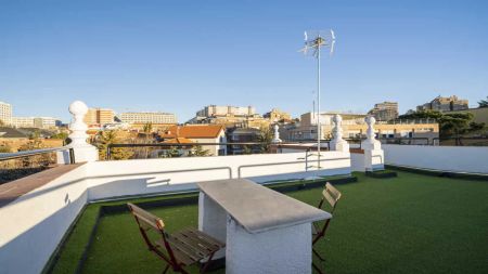 Room in a shared 17-bedroom apartment for rent in Vallehermoso - Foto 3