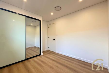 Brand New 5 Bedroom Duplex&excl; - Photo 4