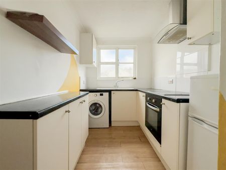 Marina, St. Leonards, TN38 0BU - Photo 2