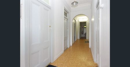 Make Your Holidays Merry in This Character-Filled Queenslander Apartment! - Photo 5