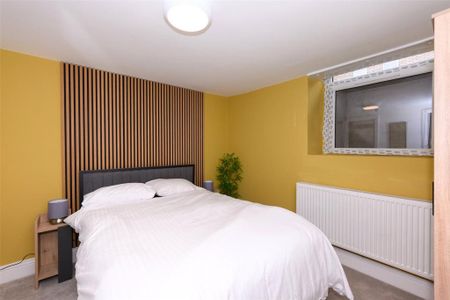 1 bedroom in a house share to rent - Photo 3