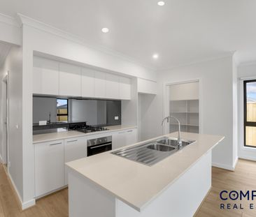 14 Maggie Crescent, Mambourin VIC 3024 - House For Rent | Domain - Photo 3