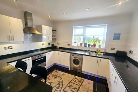 Bassett Avenue - Photo 5