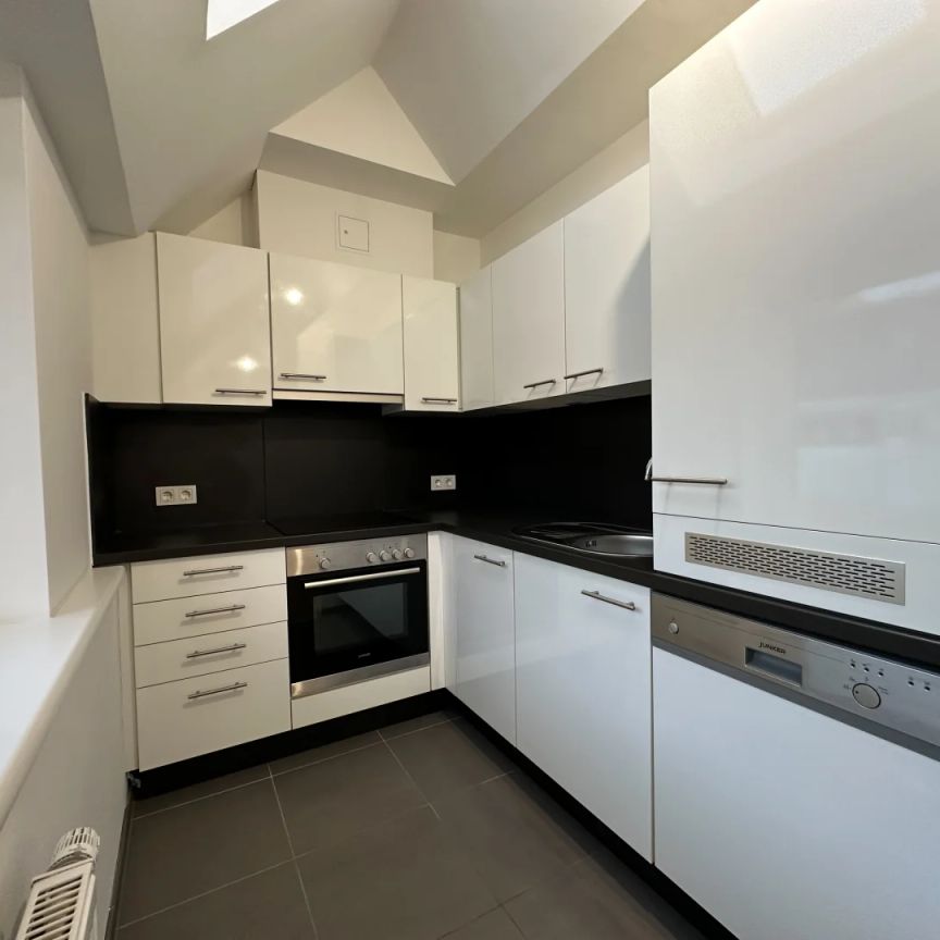Lichtdurchflutete Dachgeschoß-Wohnung, Nähe Margarethenplatz und Naschmarkt - Photo 1